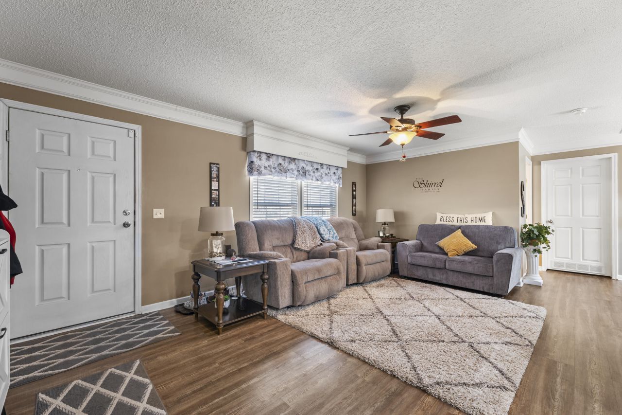 627 Lakeside Drive Photo 5