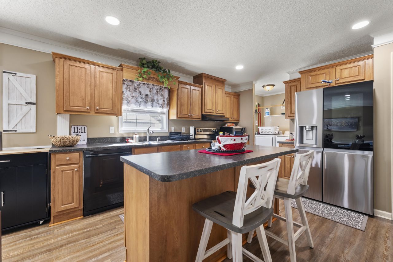 627 Lakeside Drive Photo 7