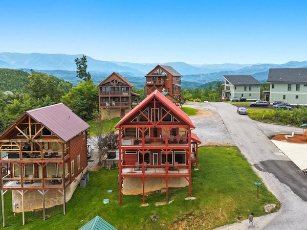 2042 Starr Crest Drive, Sevierville, TN 37876