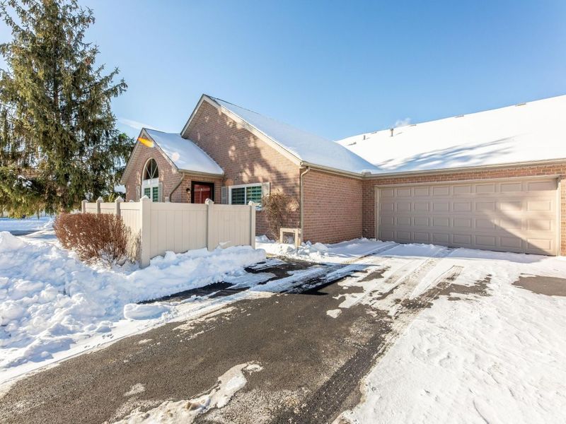 4081 Chennin Drive, Unit 2, Columbus, OH 43230 Photo 2