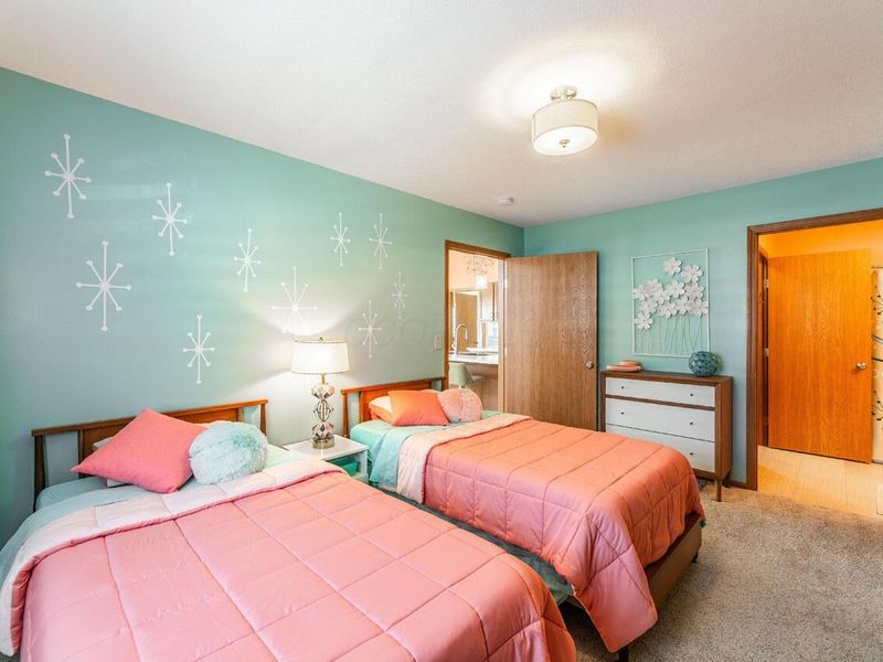 4081 Chennin Drive, Unit 2, Columbus, OH 43230 Photo 20