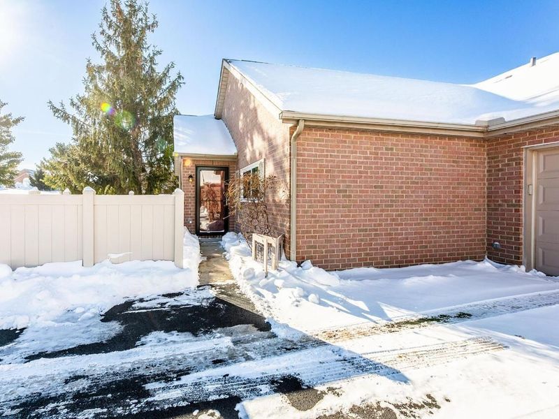 4081 Chennin Drive, Unit 2, Columbus, OH 43230 Photo 3