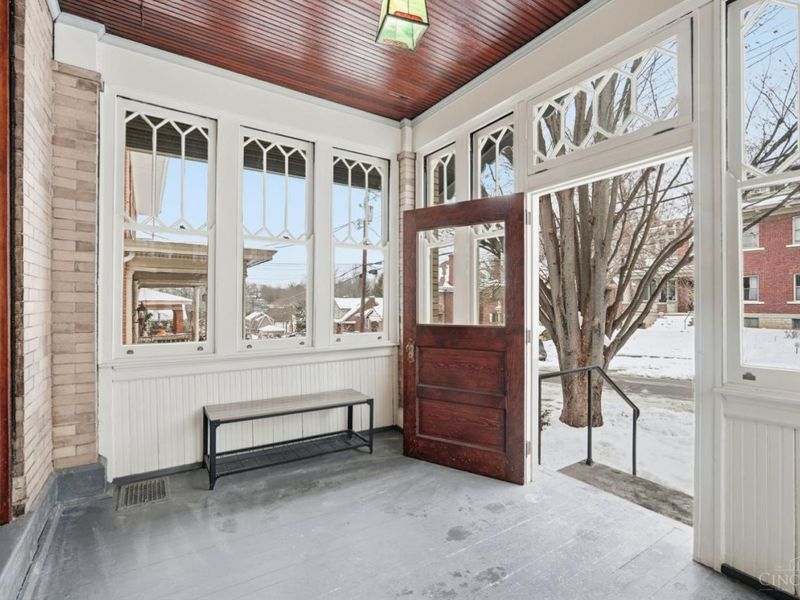 567 Howell Avenue, Cincinnati, OH 45220 Photo 4