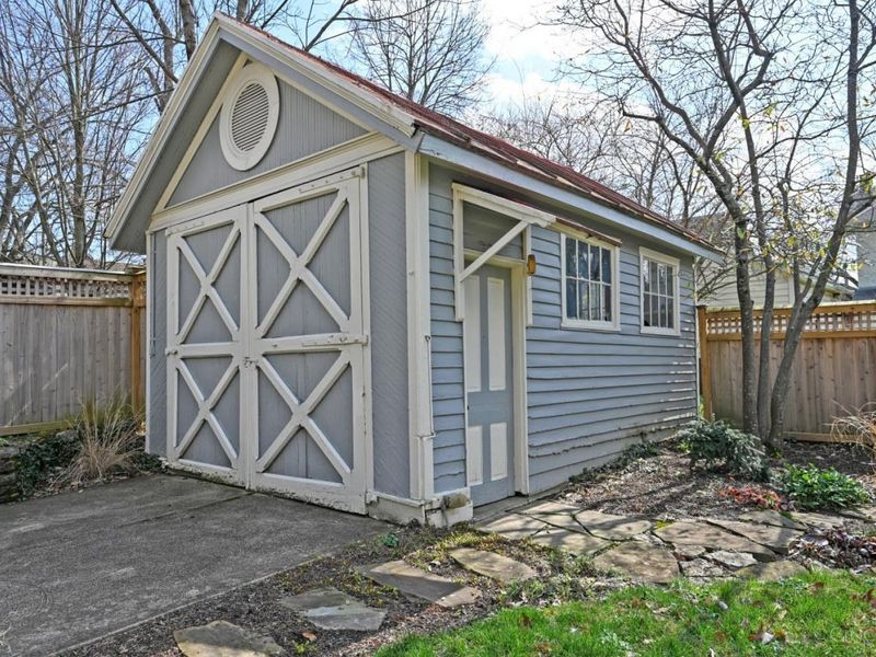 567 Howell Avenue, Cincinnati, OH 45220 Photo 71