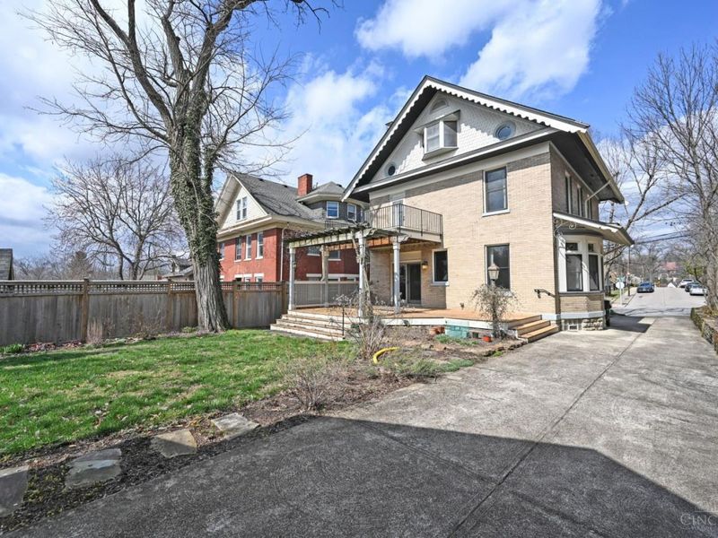 567 Howell Avenue, Cincinnati, OH 45220 Photo 73