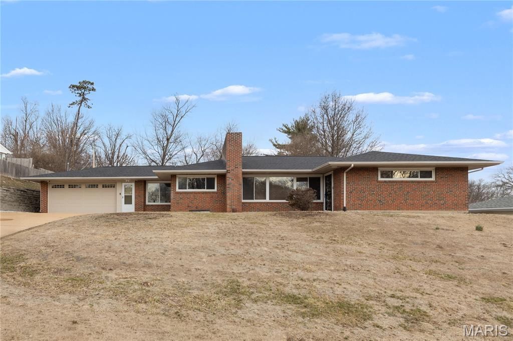 62 W Cardigan Drive, Florissant, MO 63135 Main Photo