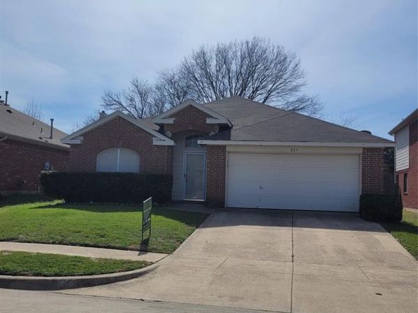 825 Stafford Station Drive, Saginaw, TX 76131