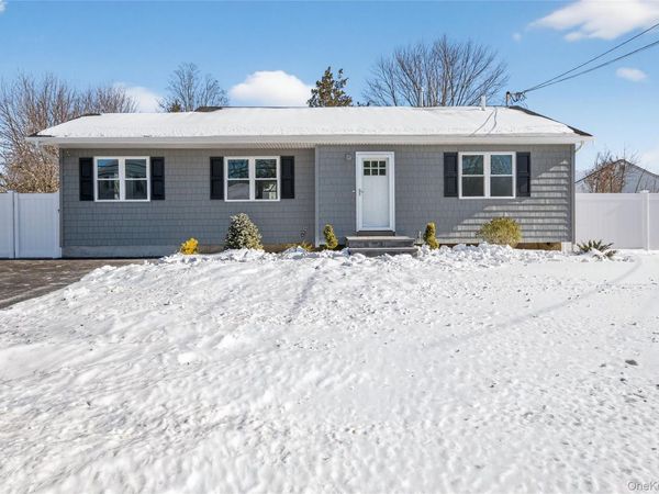1667 Manatuck, Bay Shore, NY 11706