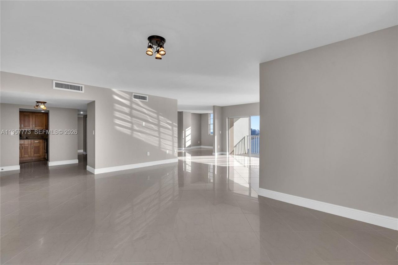 300 Bayview Dr , Unit PH-06, Sunny Isles Beach, FL 33160 Photo