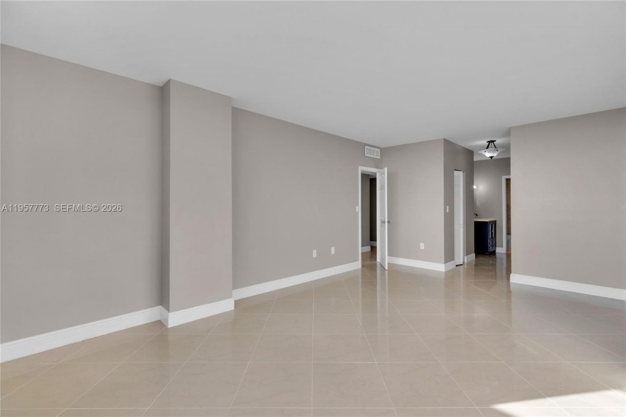 300 Bayview Dr , Unit PH-06, Sunny Isles Beach, FL 33160 Photo