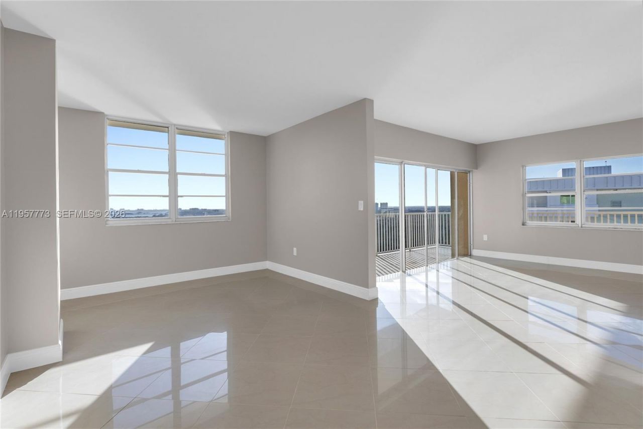 300 Bayview Dr , Unit PH-06, Sunny Isles Beach, FL 33160 Photo