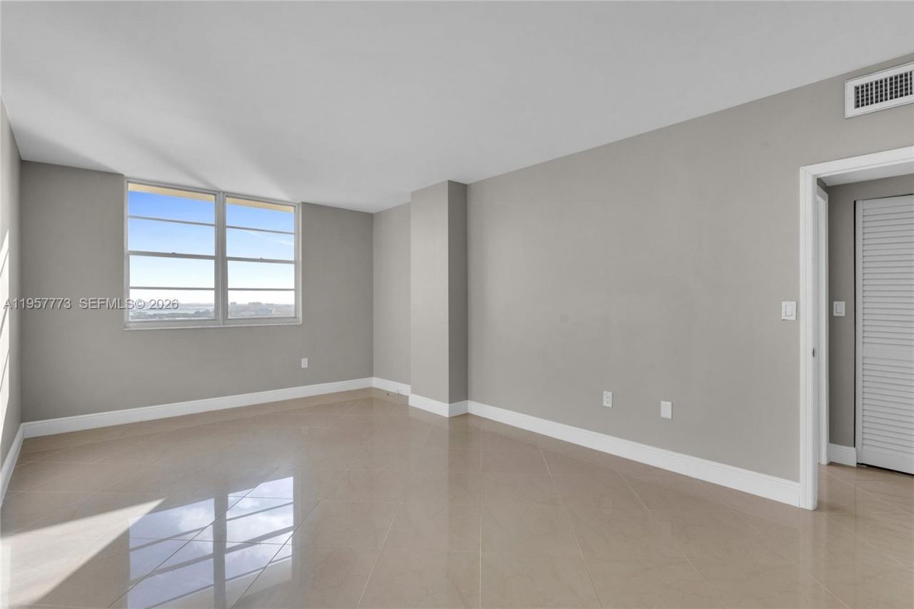300 Bayview Dr , Unit PH-06, Sunny Isles Beach, FL 33160 Photo