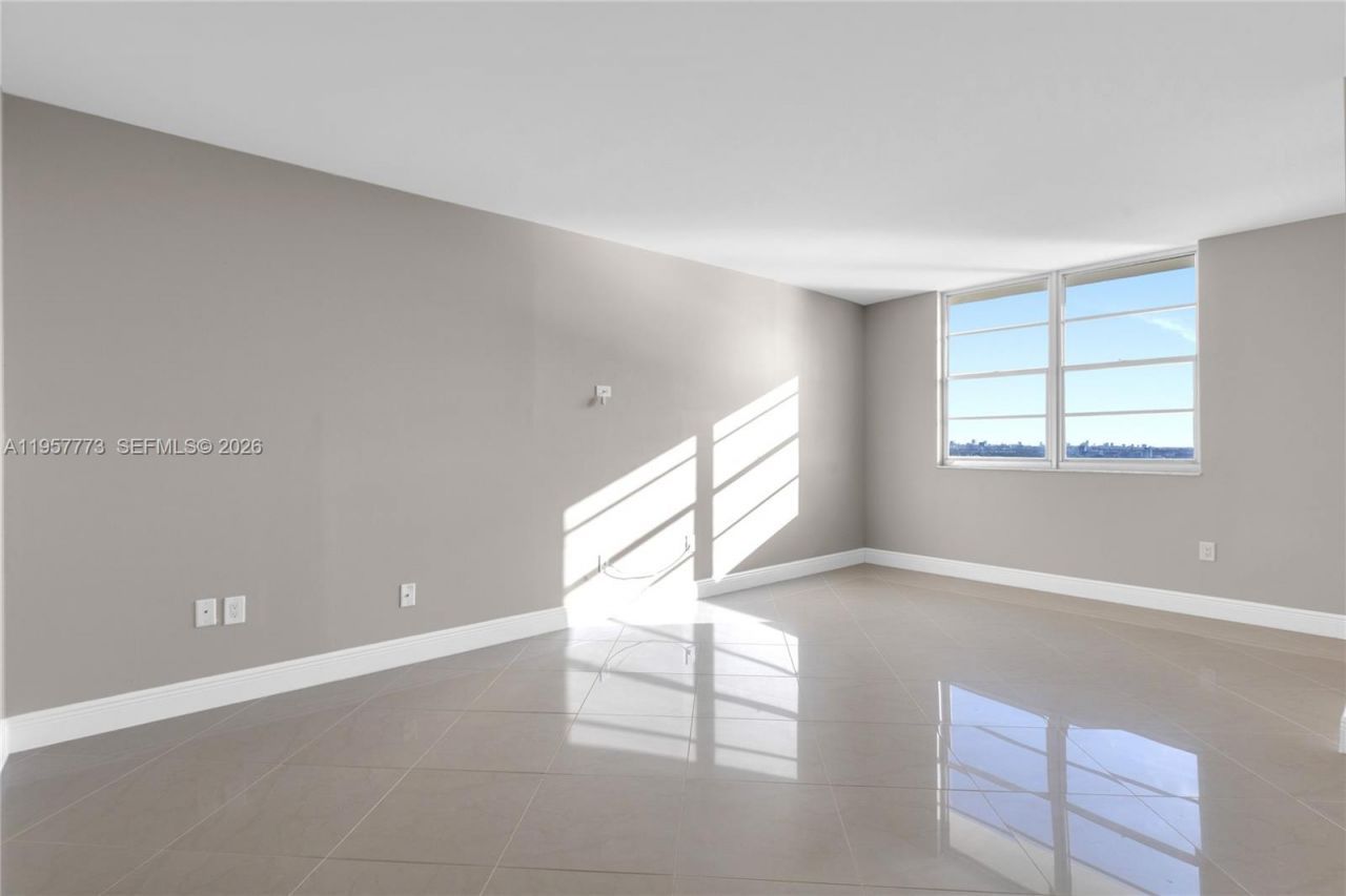 300 Bayview Dr , Unit PH-06, Sunny Isles Beach, FL 33160 Photo