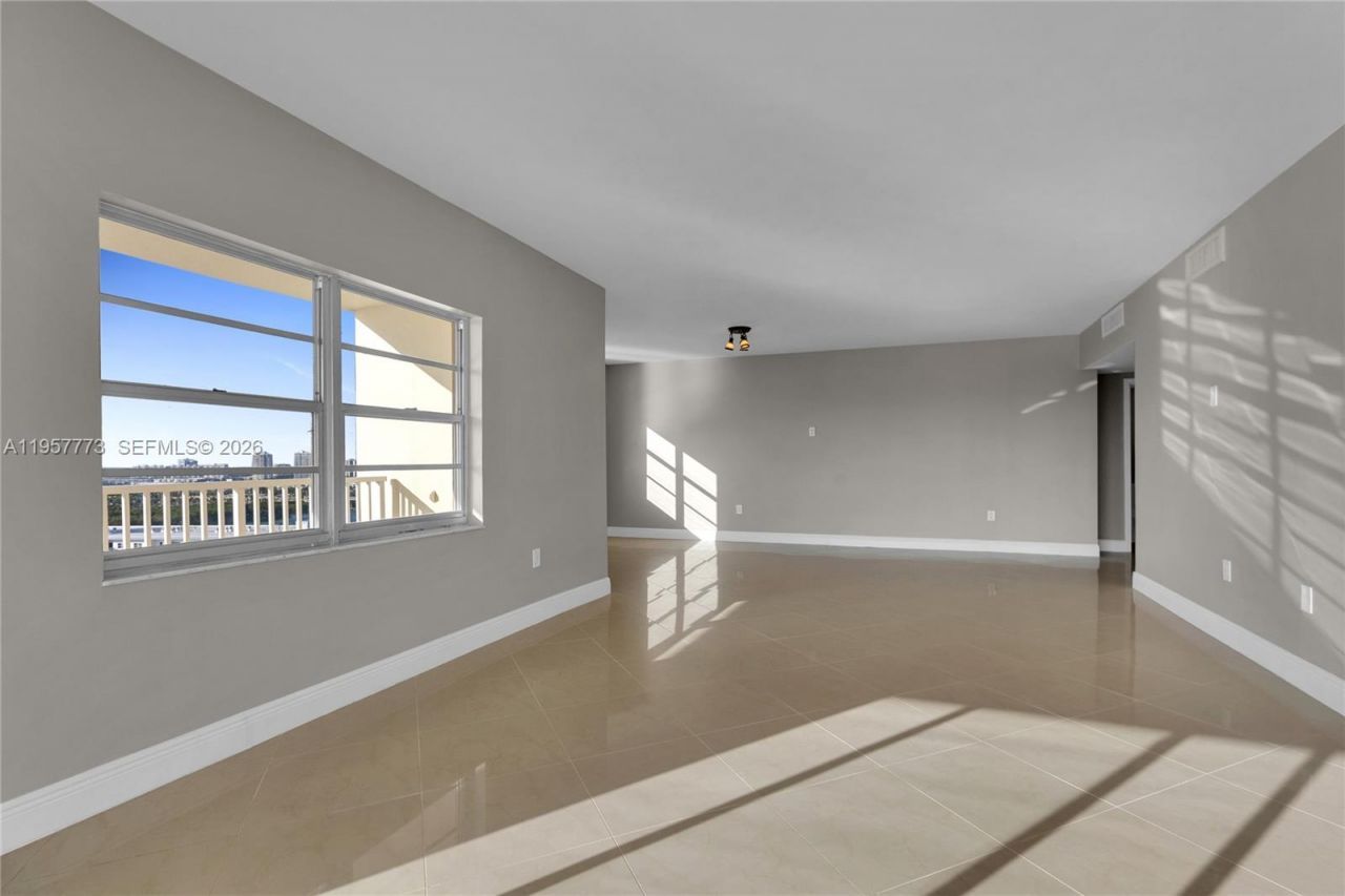 300 Bayview Dr , Unit PH-06, Sunny Isles Beach, FL 33160 Photo