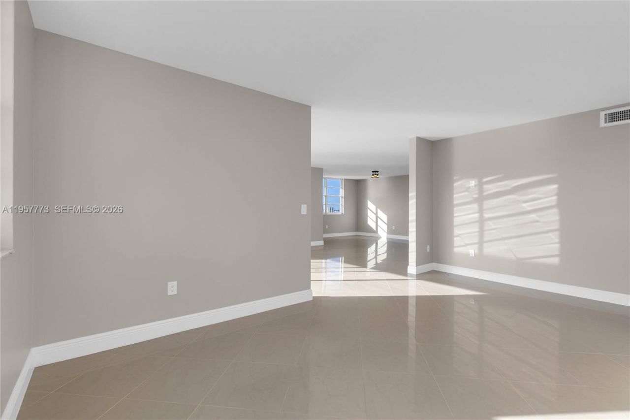 300 Bayview Dr , Unit PH-06, Sunny Isles Beach, FL 33160 Photo