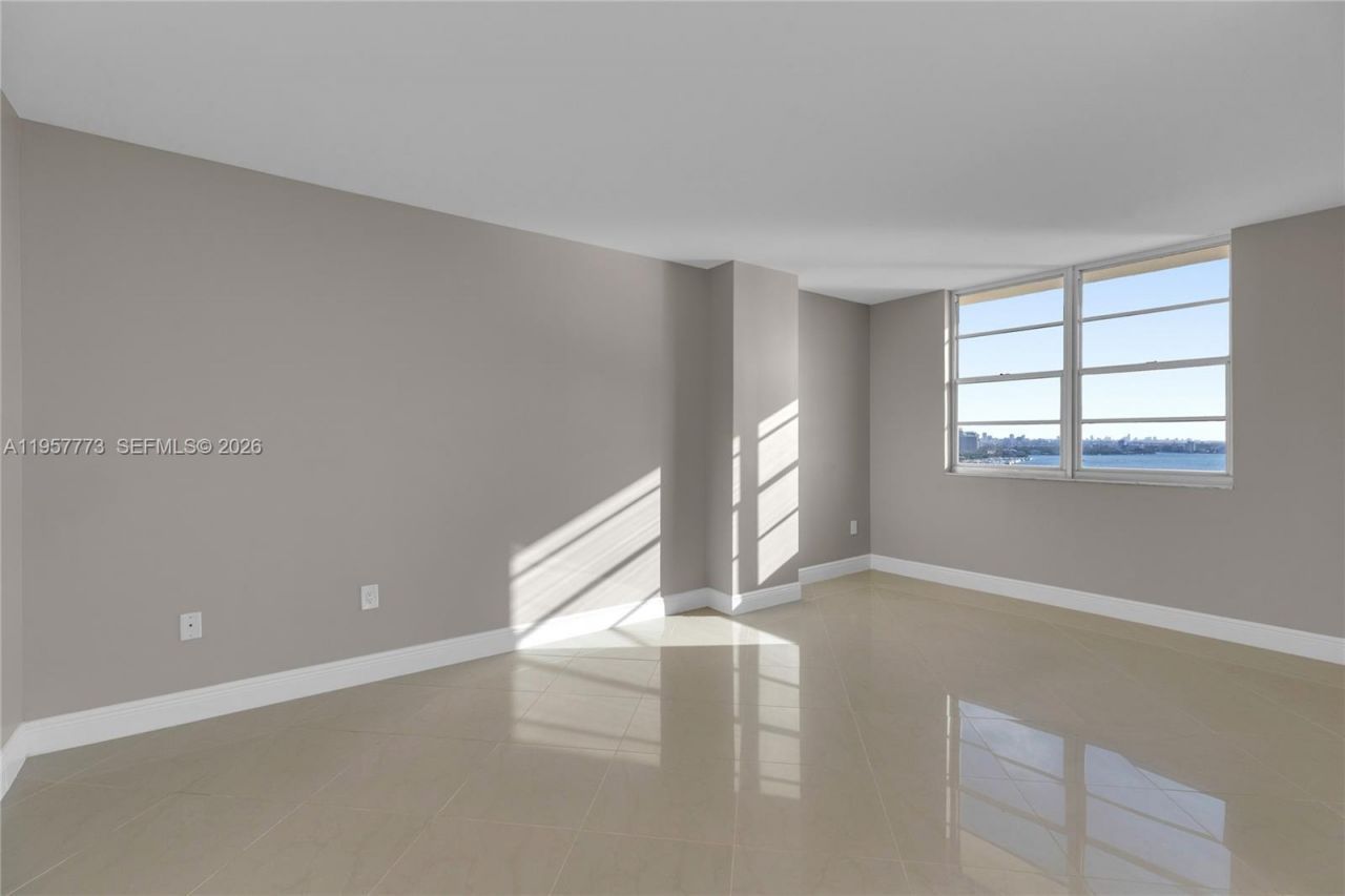 300 Bayview Dr , Unit PH-06, Sunny Isles Beach, FL 33160 Photo