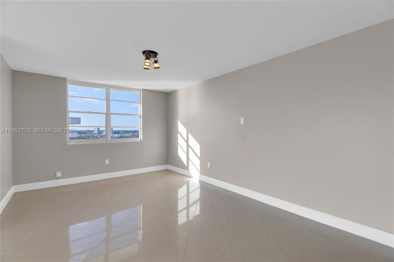 300 Bayview Dr , Unit PH-06, Sunny Isles Beach, FL 33160 Photo