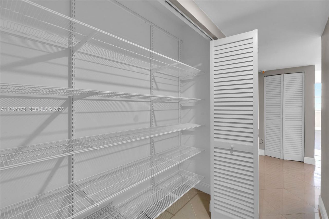 300 Bayview Dr , Unit PH-06, Sunny Isles Beach, FL 33160 Photo