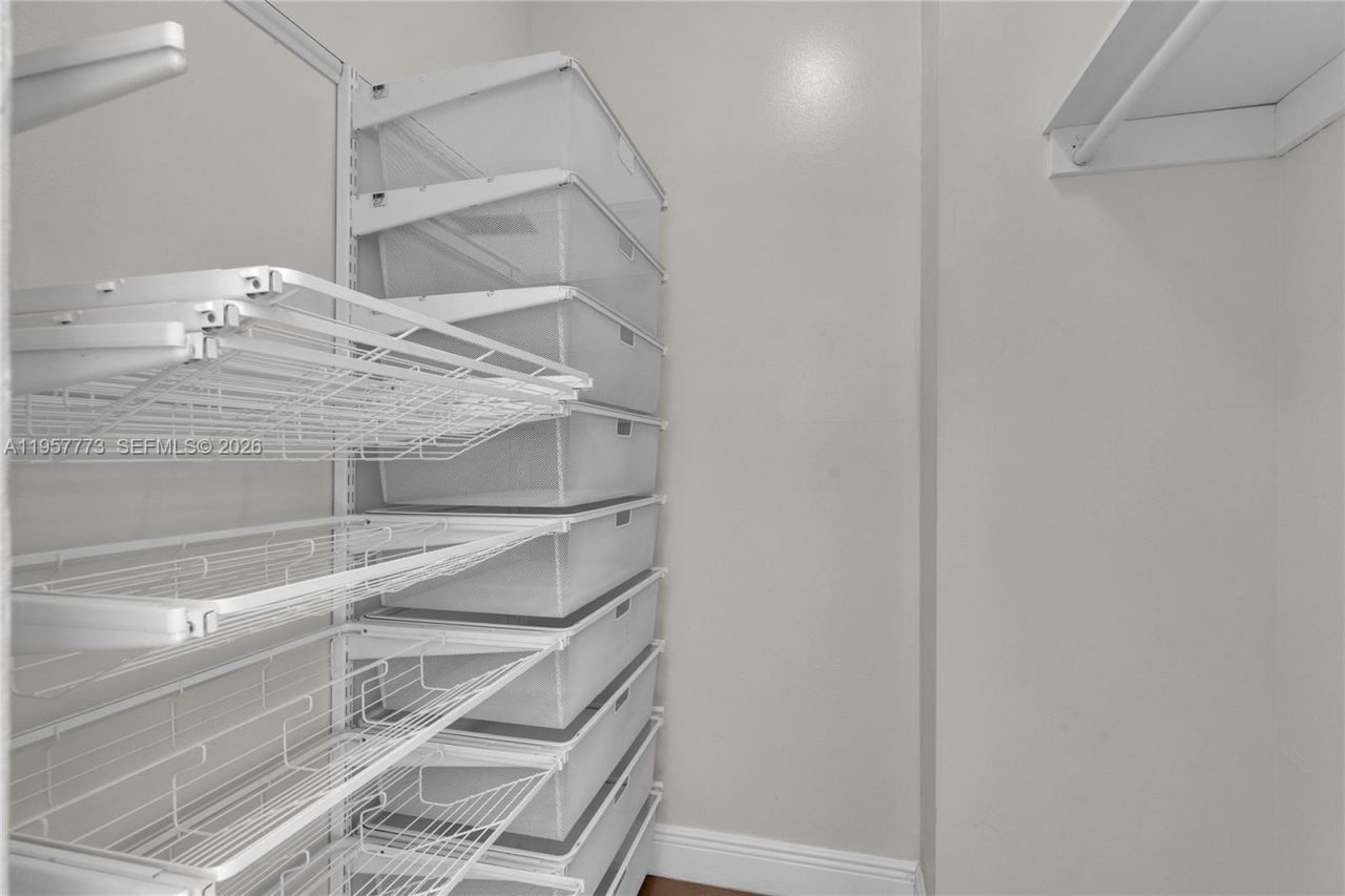 300 Bayview Dr , Unit PH-06, Sunny Isles Beach, FL 33160 Photo