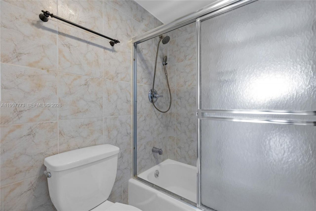 300 Bayview Dr , Unit PH-06, Sunny Isles Beach, FL 33160 Photo