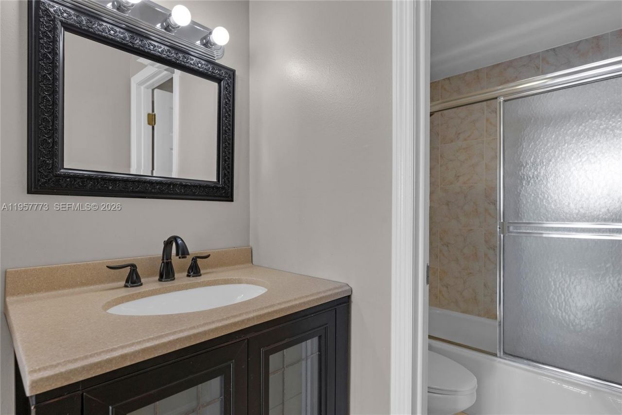 300 Bayview Dr , Unit PH-06, Sunny Isles Beach, FL 33160 Photo