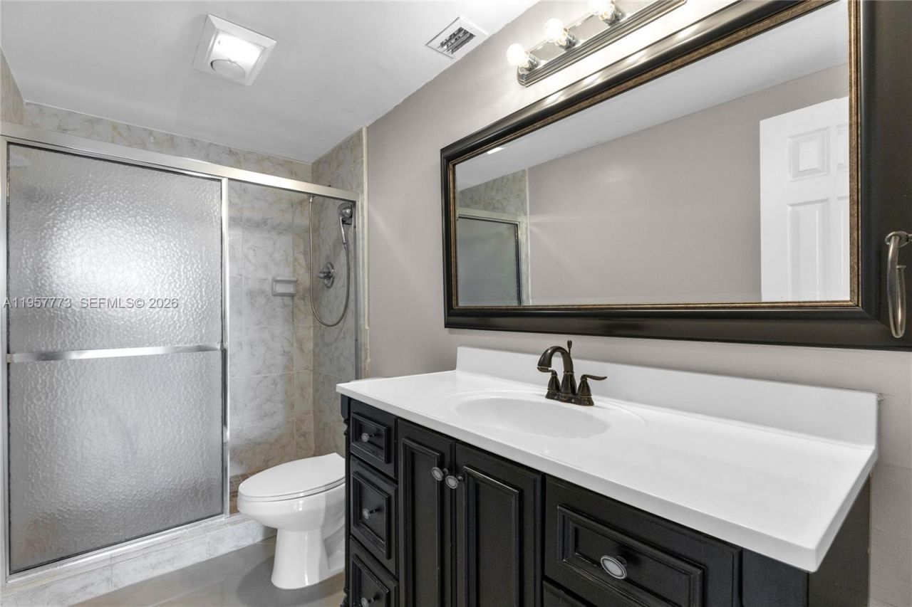 300 Bayview Dr , Unit PH-06, Sunny Isles Beach, FL 33160 Photo