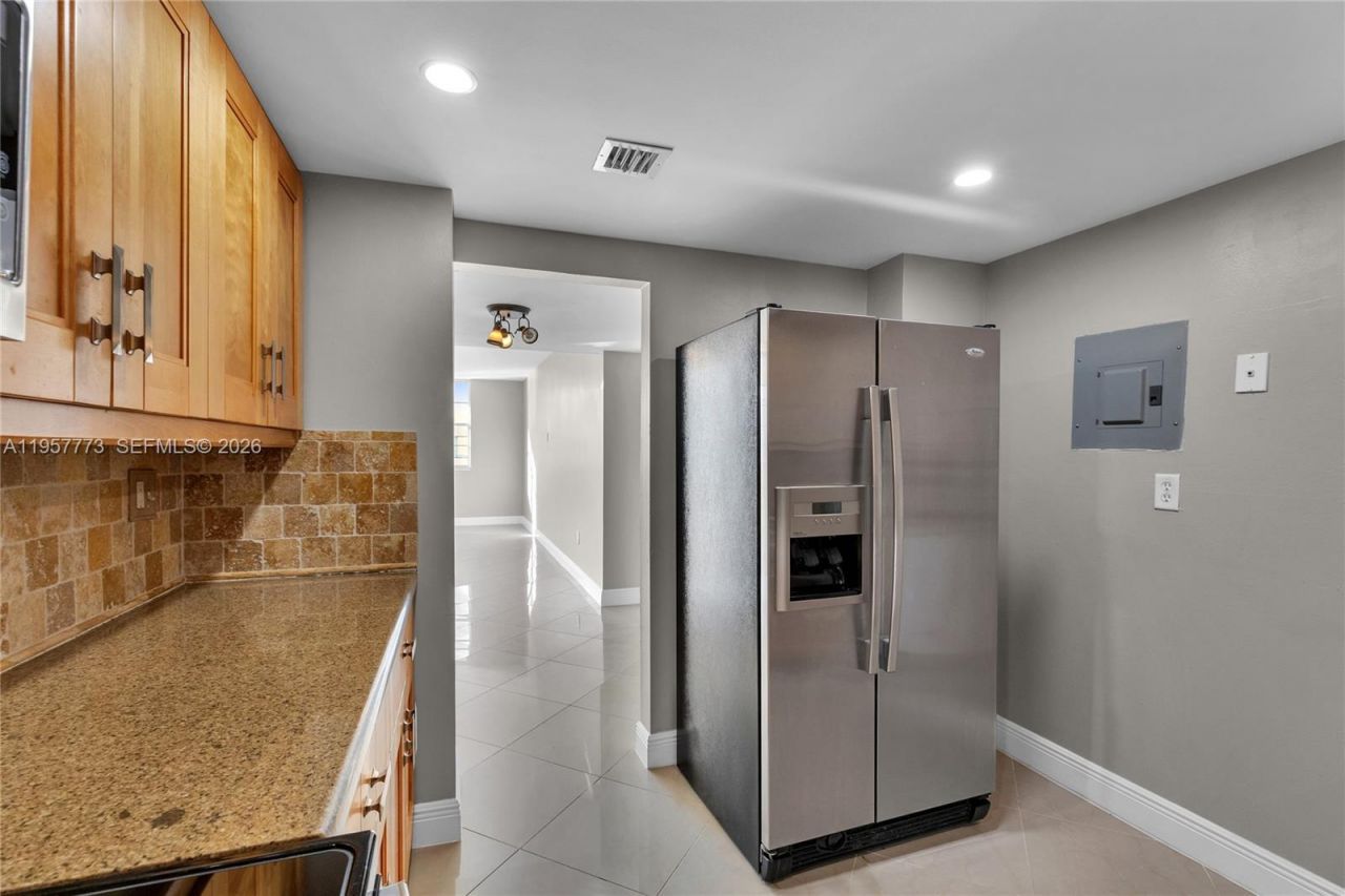 300 Bayview Dr , Unit PH-06, Sunny Isles Beach, FL 33160 Photo