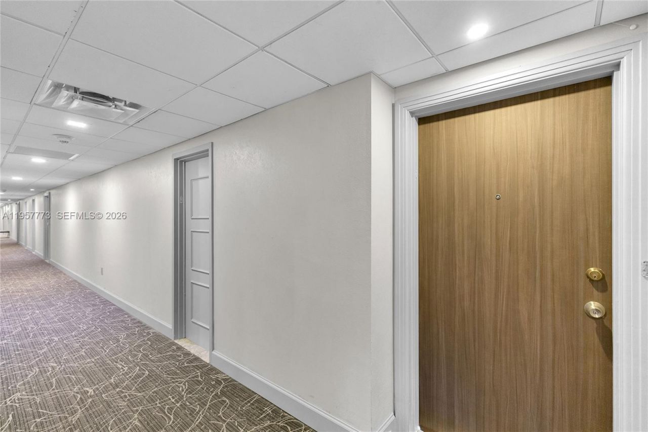 300 Bayview Dr , Unit PH-06, Sunny Isles Beach, FL 33160 Photo