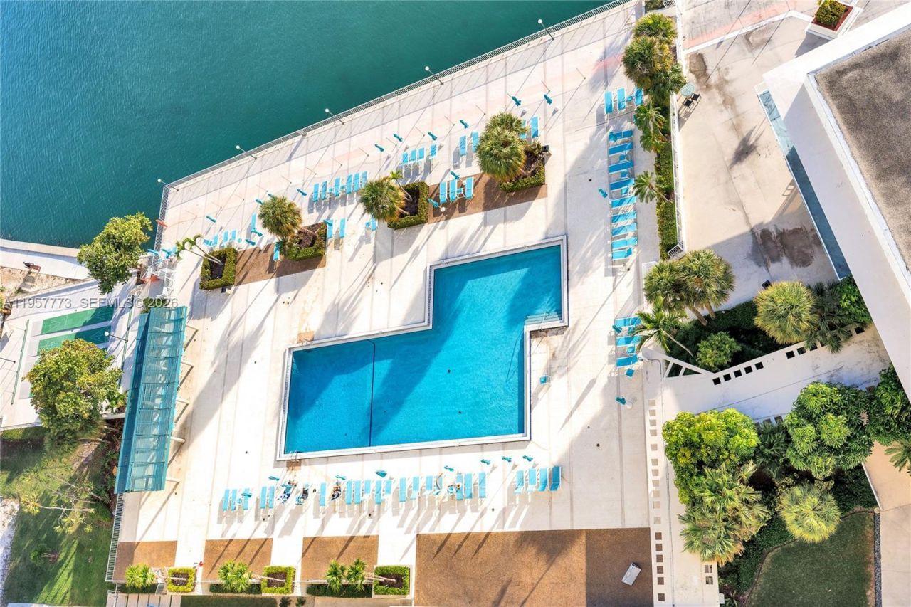 300 Bayview Dr , Unit PH-06, Sunny Isles Beach, FL 33160 Photo