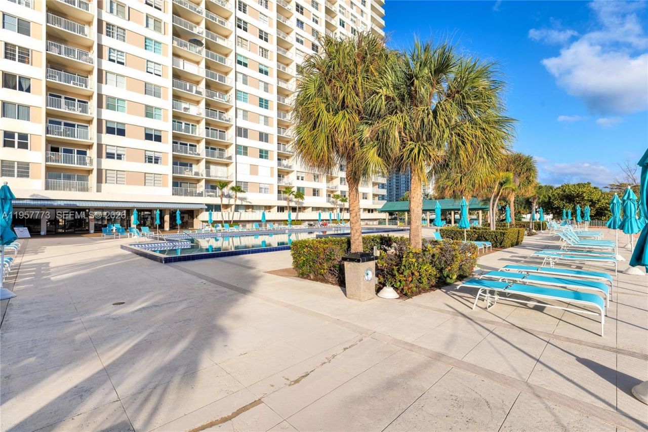 300 Bayview Dr , Unit PH-06, Sunny Isles Beach, FL 33160 Photo