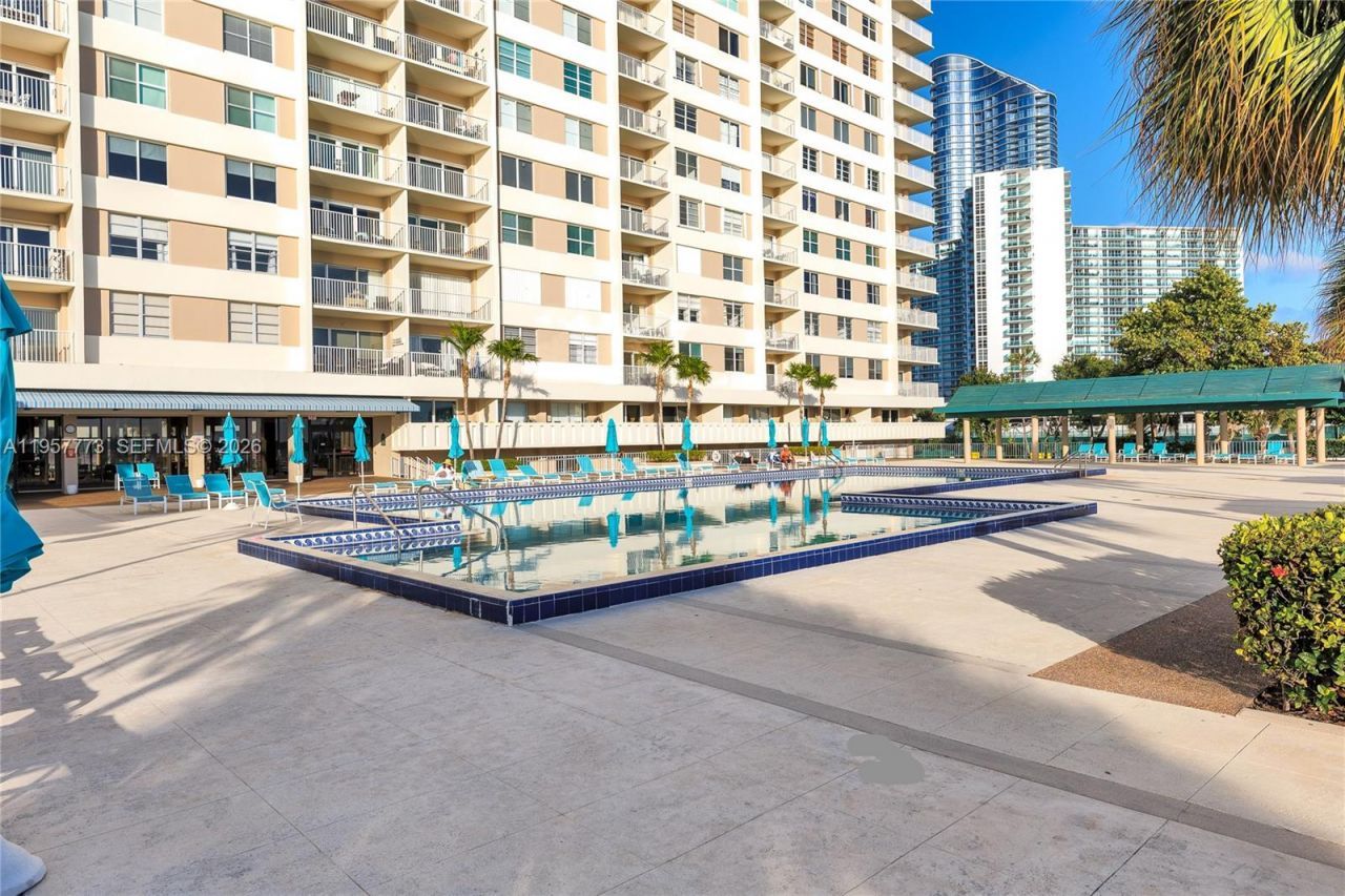 300 Bayview Dr , Unit PH-06, Sunny Isles Beach, FL 33160 Photo
