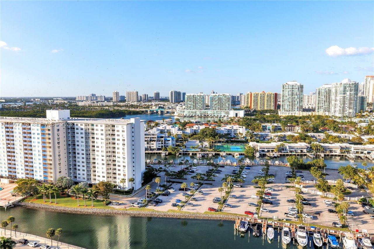 300 Bayview Dr , Unit PH-06, Sunny Isles Beach, FL 33160 Photo