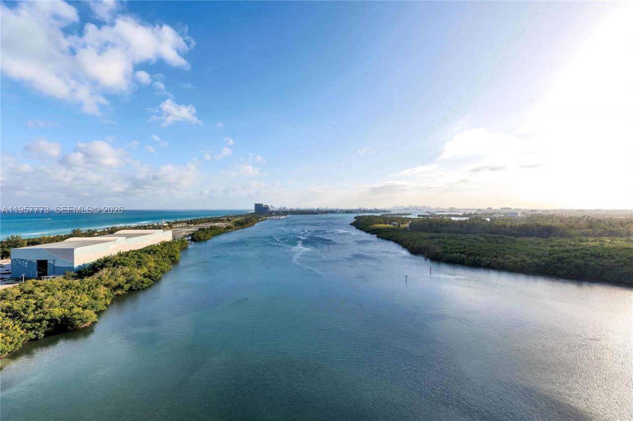 300 Bayview Dr , Unit PH-06, Sunny Isles Beach, FL 33160 Photo