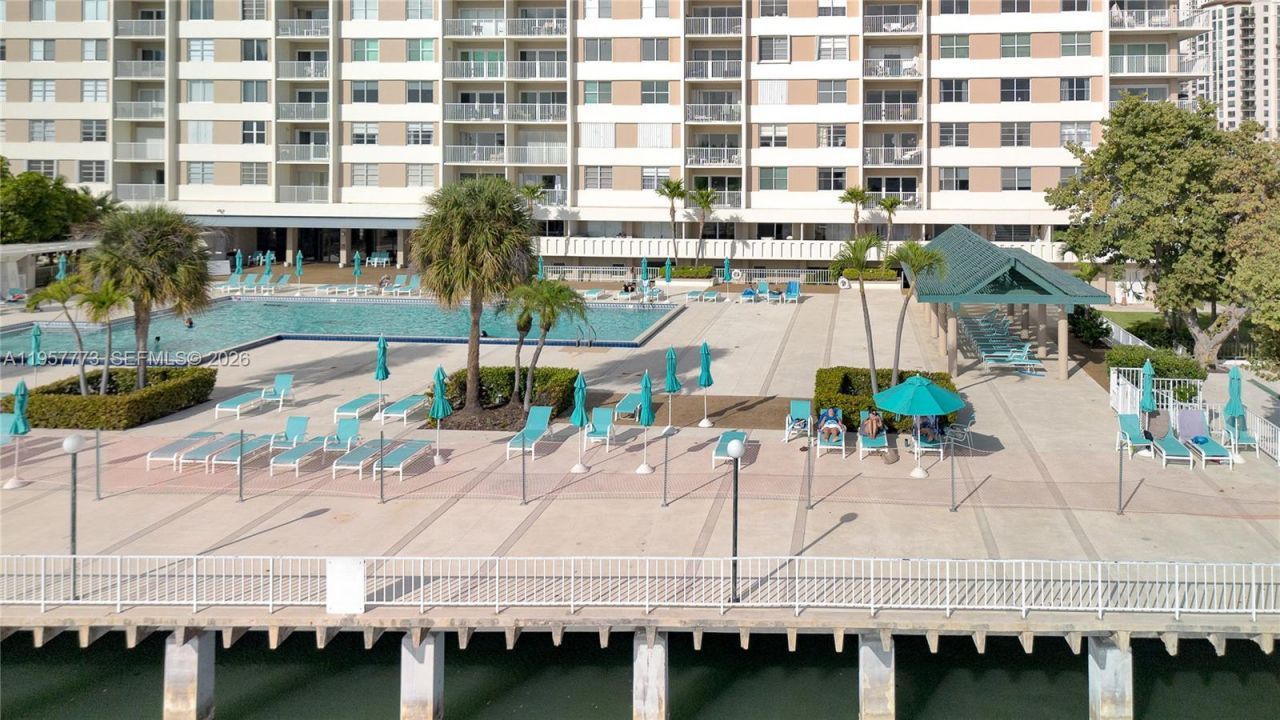 300 Bayview Dr , Unit PH-06, Sunny Isles Beach, FL 33160 Photo