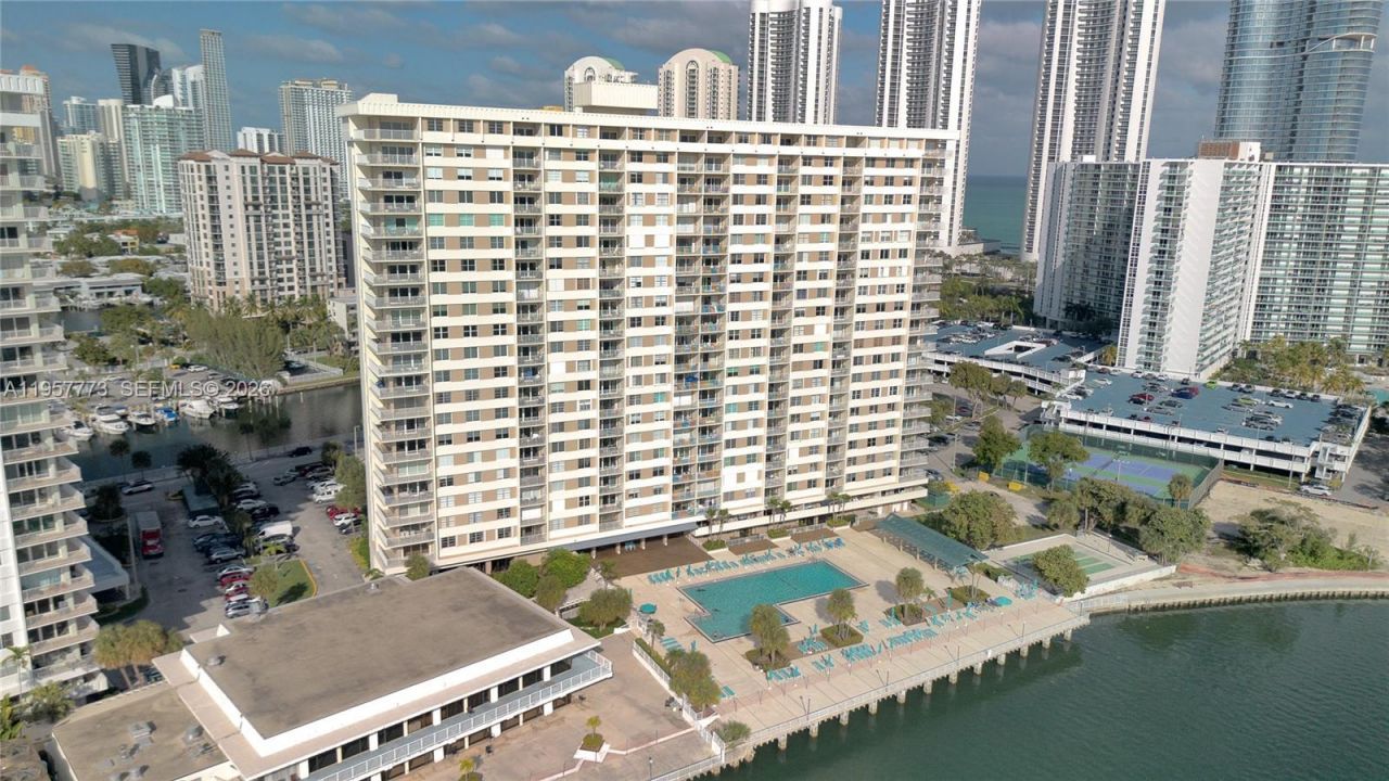 300 Bayview Dr , Unit PH-06, Sunny Isles Beach, FL 33160 Photo