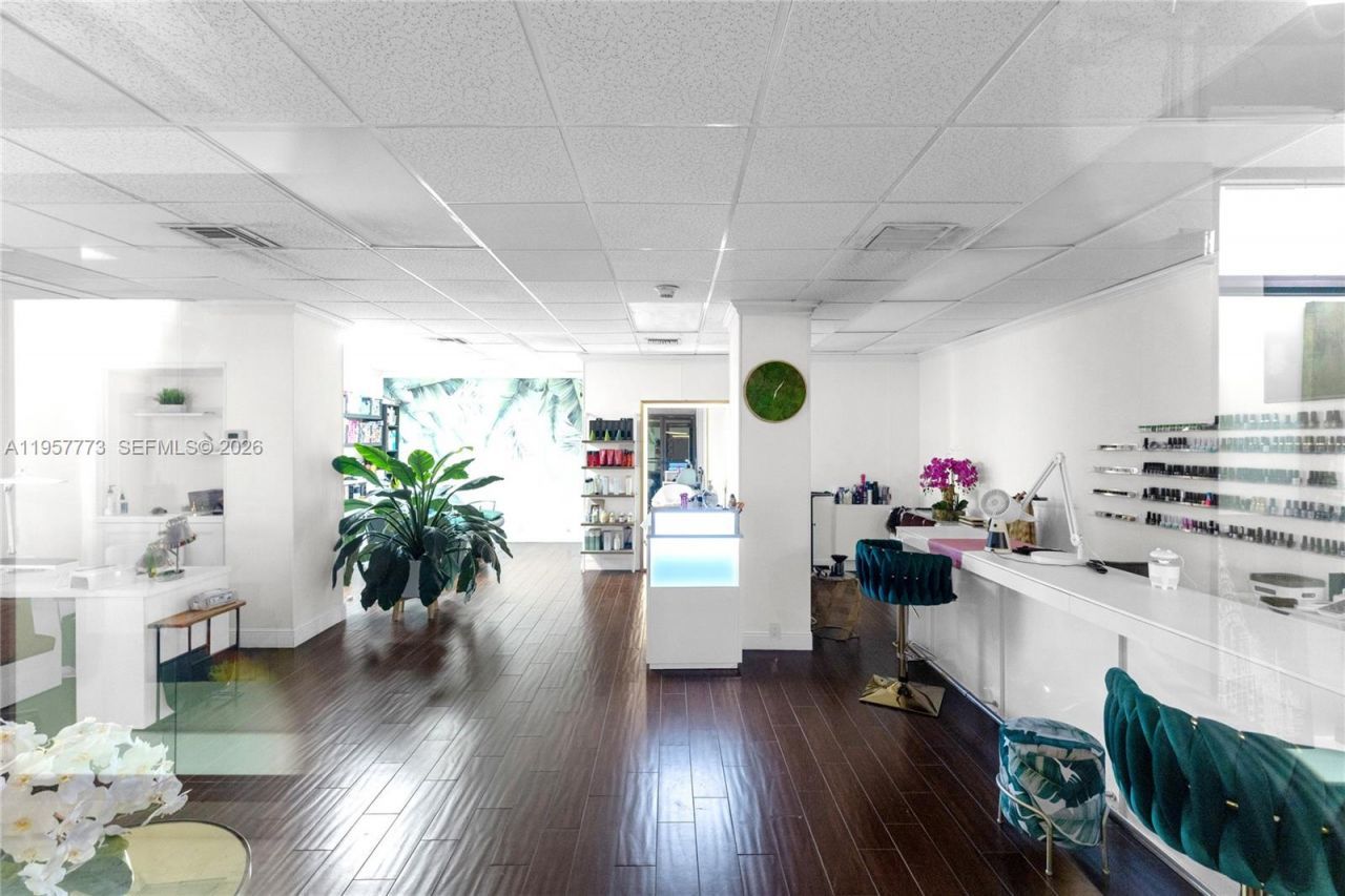 300 Bayview Dr , Unit PH-06, Sunny Isles Beach, FL 33160 Photo