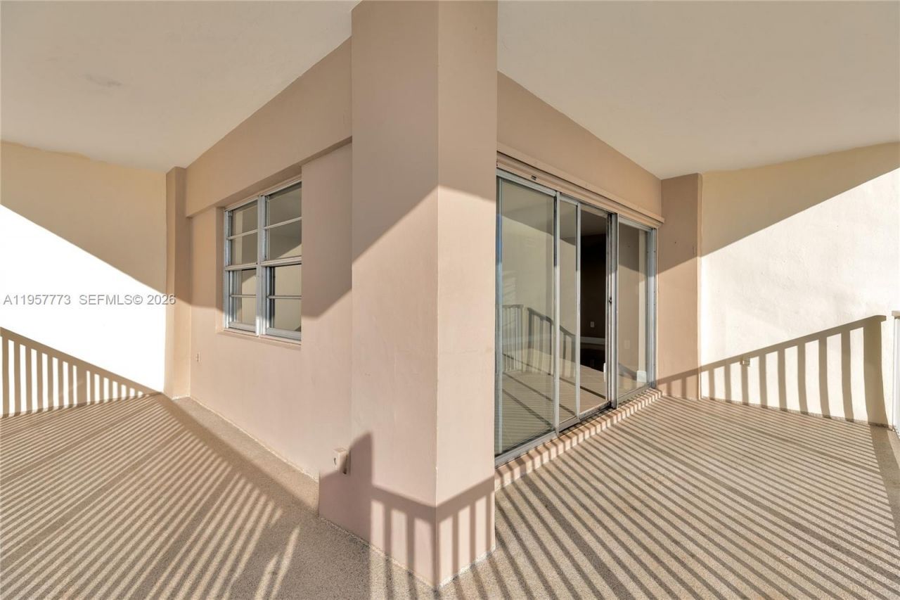 300 Bayview Dr , Unit PH-06, Sunny Isles Beach, FL 33160 Photo