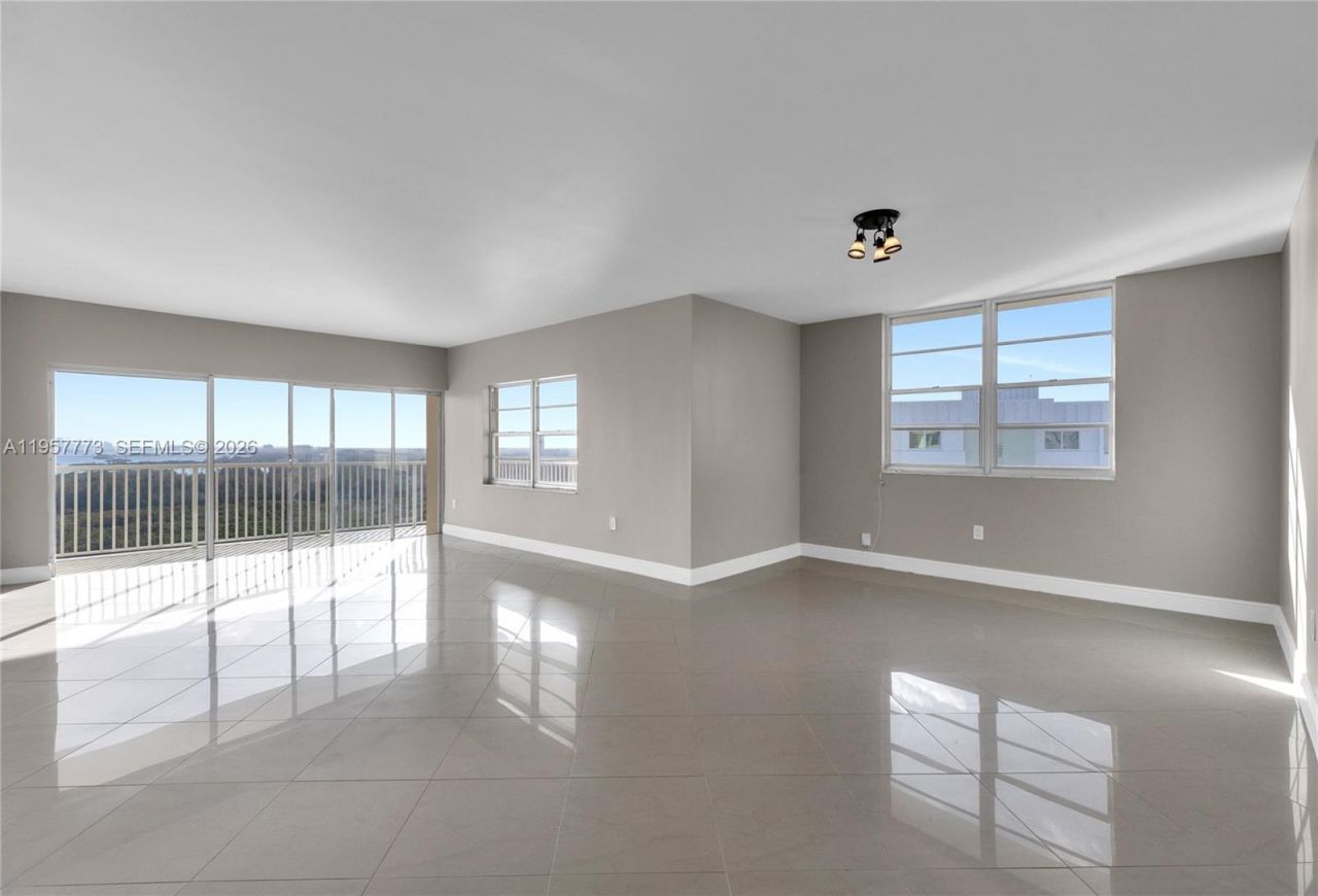 300 Bayview Dr , Unit PH-06, Sunny Isles Beach, FL 33160 Photo