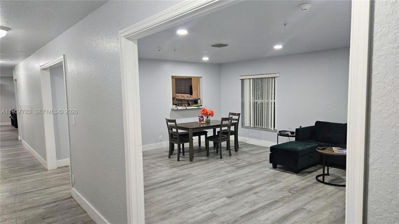 2953 NW 10th Ct , Unit Main, Fort Lauderdale, FL 33311 Photo