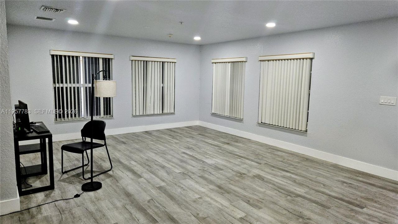 2953 NW 10th Ct , Unit Main, Fort Lauderdale, FL 33311 Photo