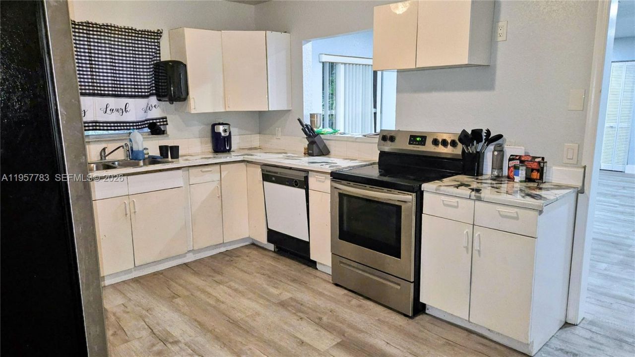 2953 NW 10th Ct , Unit Main, Fort Lauderdale, FL 33311 Photo