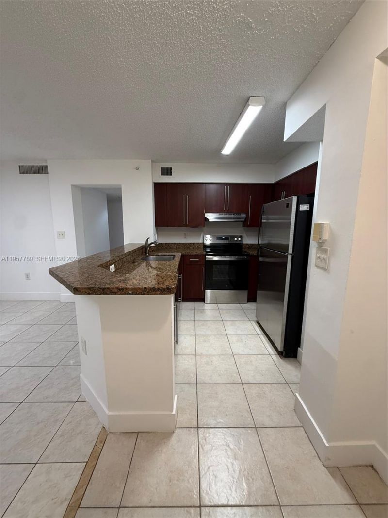 761 N Pine Island Road, Unit 104, Plantation, FL 33324 Photo