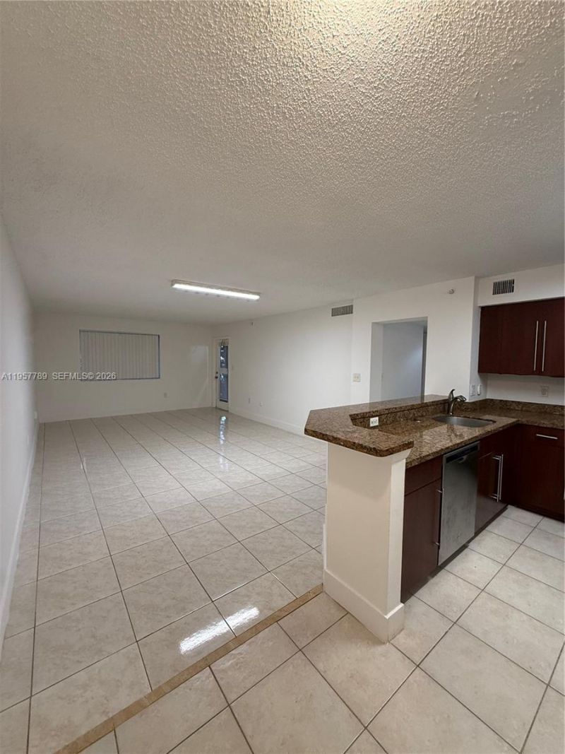 761 N Pine Island Road, Unit 104, Plantation, FL 33324 Photo