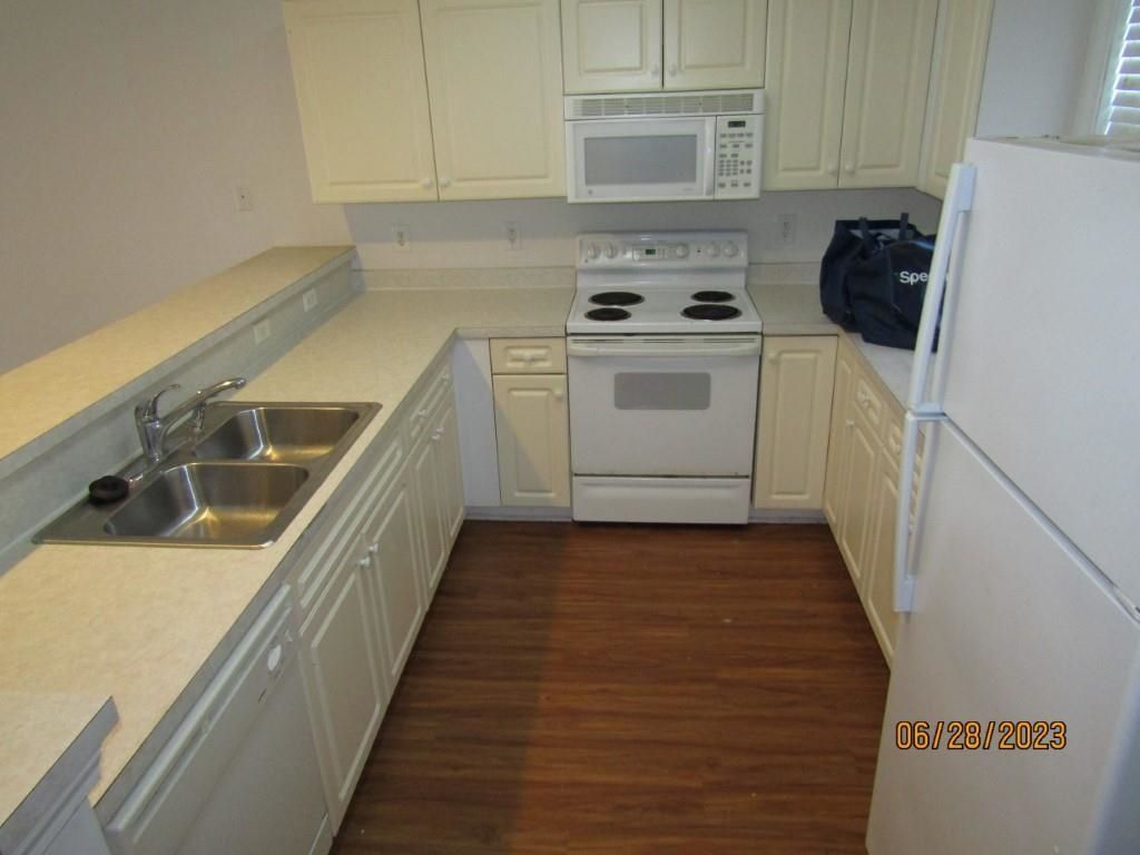 901 West Port Dr. Photo 4