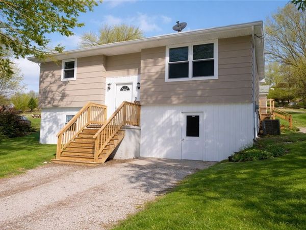 9 3rd St, Ligonier, PA 15658