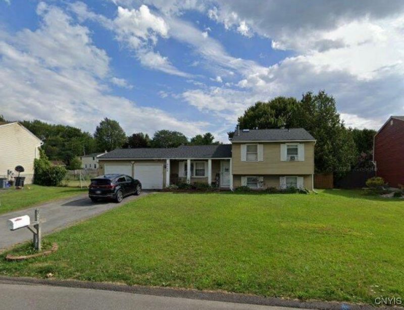 6049 Bannister Drive, Cicero, NY 13039 Main Photo