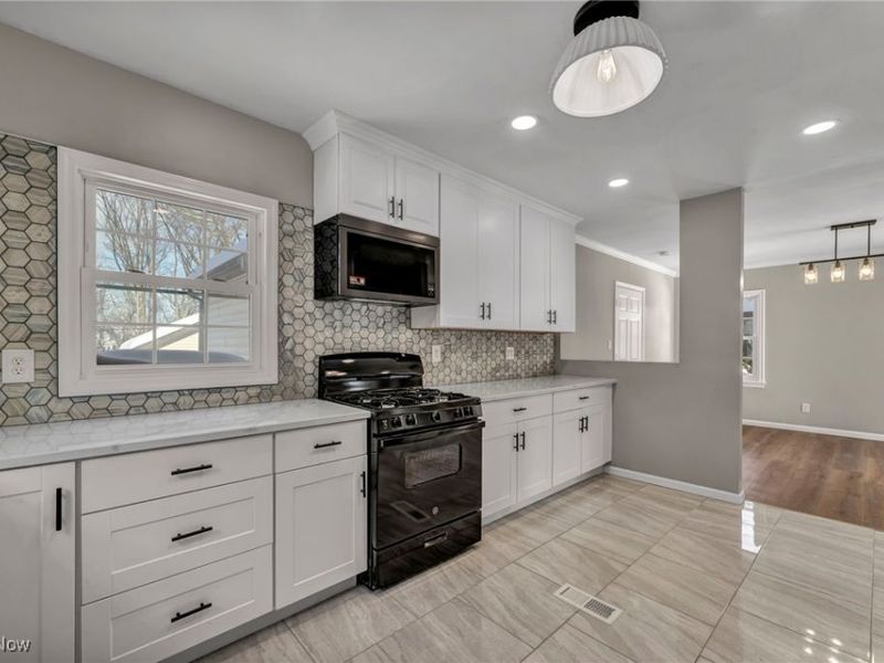 3631 Washington Boulevard, Cleveland, OH 44118 Photo 20