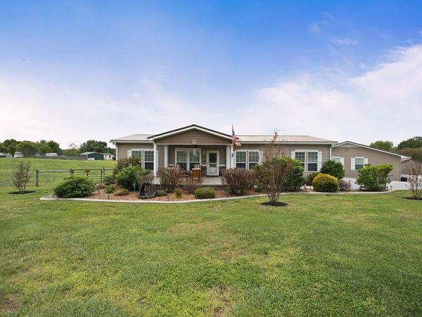 103 Molten Ln, Hilham, TN 38568