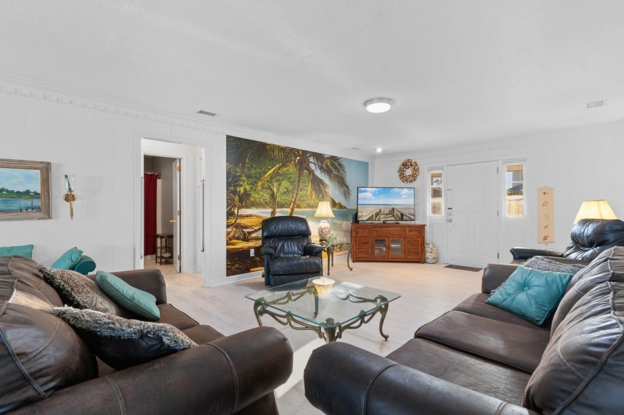 334 53rd Ave. N Photo 14