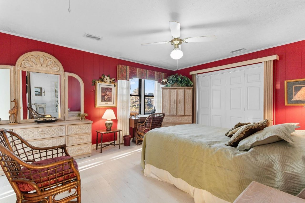 334 53rd Ave. N Photo 15